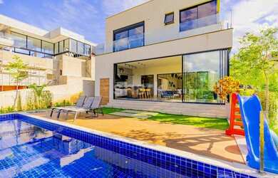 Imagem: A casa em condomínio possui 4 Dormitórios, 5 Banheiros, 4