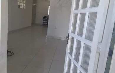 Imagem: A casa possui 3 Dormitórios, 2 Banheiros, 3 Vagas na garagem