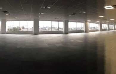 Imagem: O depósito possui 5 Vagas na garagem e 1992m² de Área e está