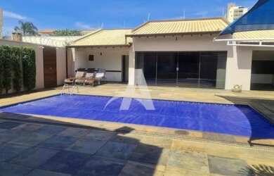 Imagem: A casa possui 4 Dormitórios, 4 Banheiros, 4 Vagas na garagem