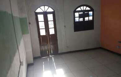 Imagem: A casa possui 1 Dormitório, 1 Banheiro e está localizado