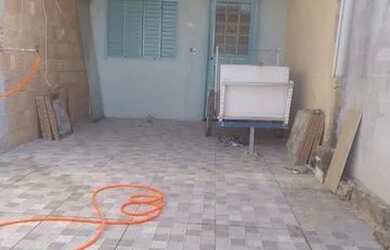 Imagem: A casa possui 3 Dormitórios, 2 Banheiros, 1 Vaga na garagem