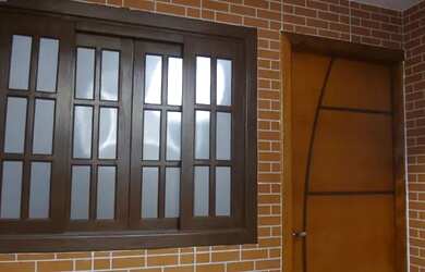 Imagem: A casa possui 2 Dormitórios, 1 Banheiro e está localizado