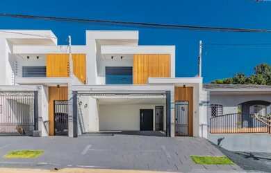 Imagem: A casa possui 3 Dormitórios, 4 Banheiros, 4 Vagas na garagem