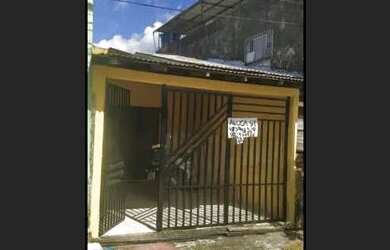 Imagem: A casa possui 2 Dormitórios, 1 Banheiro, 1 Vaga na garagem