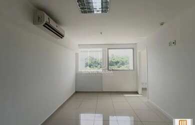 Imagem: O depósito possui 1 Vaga na garagem, 48m² de Área e está