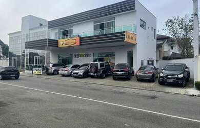 Imagem: O depósito possui 5 Vagas na garagem, 400m² de Área e está