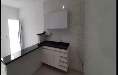 Imagem: A casa possui 2 Dormitórios, 1 Banheiro, 1 Vaga na garagem