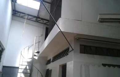 Imagem: O depósito possui 5 Vagas na garagem, 1.400m² de Área e