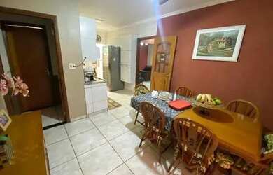 Imagem: A casa possui 2 Dormitórios, 2 Banheiros, 1 Vaga na garagem