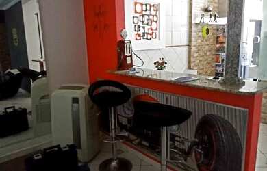 Imagem: O apartamento possui 1 Dormitório, 1 Banheiro, 1 Vaga na garagem