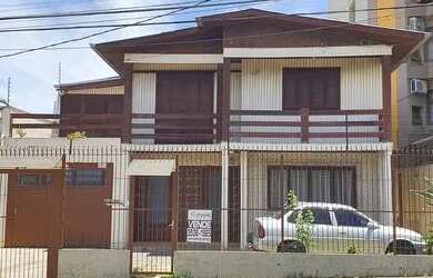 Imagem: A casa possui 5 Dormitórios, 4 Banheiros, 3 Vagas na garagem