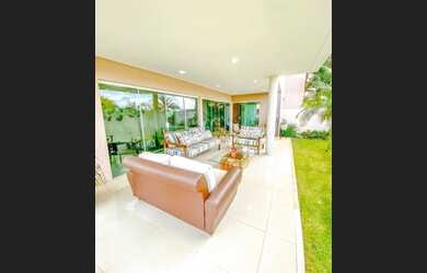 Imagem: A casa em condomínio possui 5 Dormitórios, 5 Banheiros, 4