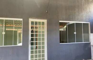 Imagem: A casa possui 2 Dormitórios, 2 Banheiros, 1 Vaga na garagem