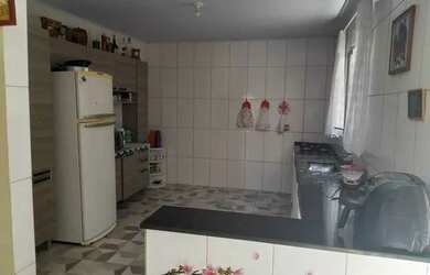 Imagem: A casa possui 2 Dormitórios, 1 Banheiro, 1 Vaga na garagem