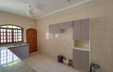 Imagem 5: Vendo Casa em Viana. Varanda, 2 Banheirose3 Dormitórios