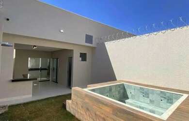 Imagem: A casa possui 2 Dormitórios, 1 Banheiro, 1 Vaga na garagem