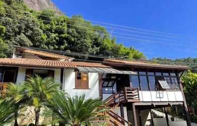 Imagem: A casa em condomínio possui 5 Dormitórios, 5 Banheiros, 3