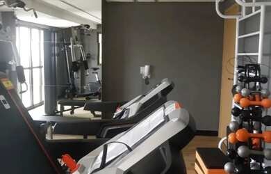 Imagem: O apartamento possui 1 Dormitório, 1 Banheiro, 1 Vaga na garagem