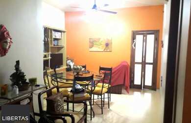 Imagem: A casa e possui 3 Dormitórios, Suítes, 4 Banheiros, 3 Vagas