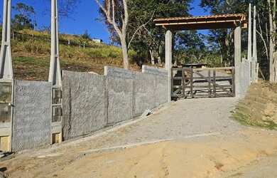 Imagem: O terreno possui 1.000m² de Área e está localizado em Guararema