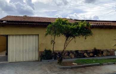 Imagem: A casa possui 4 Dormitórios, 3 Banheiros e está localizado