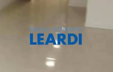 Imagem: O depósito possui 5 Vagas na garagem, 211m² de Área e está