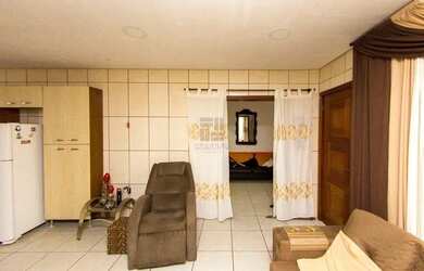 Imagem: A casa possui 2 Dormitórios, 2 Banheiros, 1 Vaga na garagem