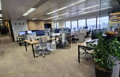 Imagem: O depósito possui 5 Vagas na garagem e 400m² de Área e está