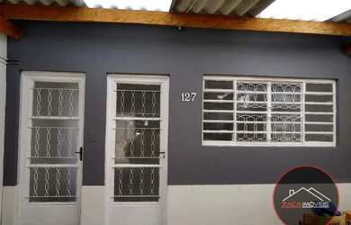 Imagem: A casa possui 4 Dormitórios, 2 Banheiros, 2 Vagas na garagem