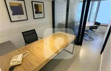 Imagem: O depósito possui 1 Vaga na garagem, 26m² de Área e está