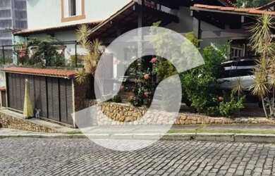 Imagem: A casa possui 4 Dormitórios, 3 Banheiros, 1 Vaga na garagem