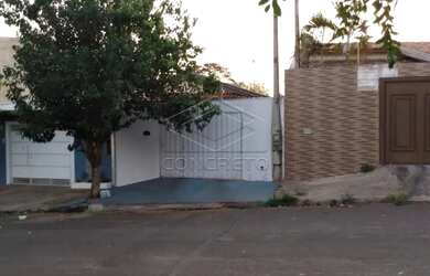 Imagem: A casa possui 2 Dormitórios, 1 Banheiro, 2 Vagas na garagem