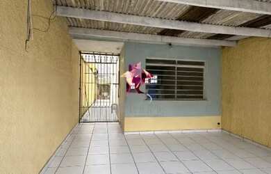 Imagem: A casa possui 2 Dormitórios, 1 Banheiro, 1 Vaga na garagem