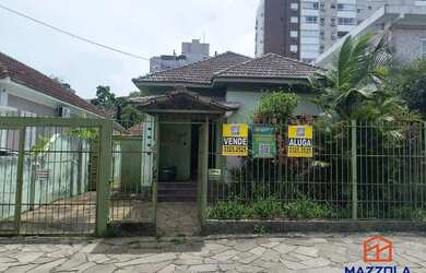 Imagem: A casa possui 3 Dormitórios, 2 Banheiros e 392m² de Área