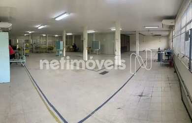 Imagem: O depósito possui 5 Vagas na garagem, 430m² de Área e está