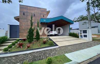 Imagem: A casa em condomínio possui 3 Dormitórios, 3 Banheiros, 4