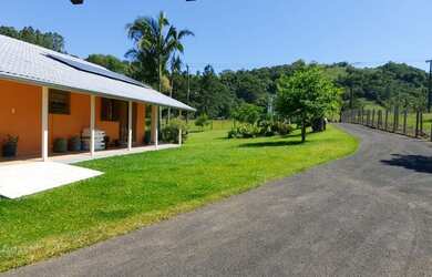 Imagem 15: Sítio dos Sonhos. Piscina, Churrasqueira, VarandaeÁrea de serviço
