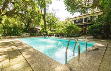 Imagem: A casa em condomínio possui 4 Dormitórios, 5 Banheiros, 3