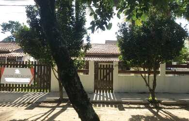 Imagem: A casa possui 5 Dormitórios, 4 Banheiros, 3 Vagas na garagem