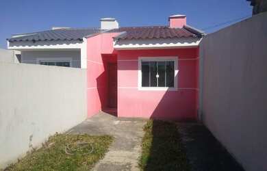 Imagem: A casa possui 2 Dormitórios, 1 Banheiro, 1 Vaga na garagem