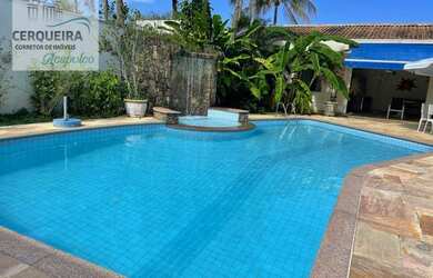 Imagem: A casa possui 5 Dormitórios, 5 Banheiros, 4 Vagas na garagem