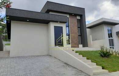 Imagem: A casa em condomínio possui 3 Dormitórios, 2 Banheiros, 2