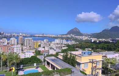 Imagem 3: MARAVILHOSA CASA TRIPLEX 750M2, COM 6 QUARTOS 3 SALÕES VAGA PARA 4 CARROS