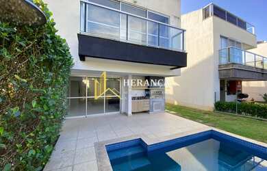 Imagem: A casa em condomínio possui 4 Dormitórios, 3 Banheiros, 3