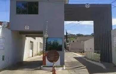 Imagem: A casa em condomínio possui 5 Dormitórios, 2 Banheiros, 4