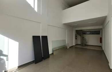 Imagem: O depósito possui 1 Vaga na garagem, 100m² de Área e está