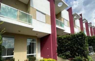 Imagem: A casa em condomínio possui 3 Dormitórios, 2 Banheiros, 2