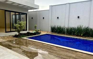 Imagem: A casa em condomínio possui 3 Dormitórios, 4 Banheiros, 2