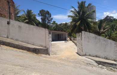 Imagem: A casa possui 2 Dormitórios e 2 Banheiros e está localizado